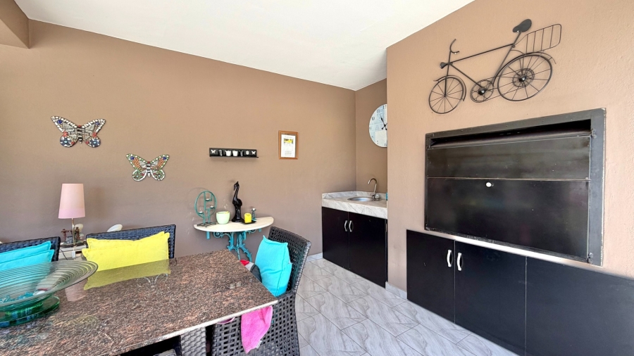 4 Bedroom Property for Sale in La Montagne Western Cape